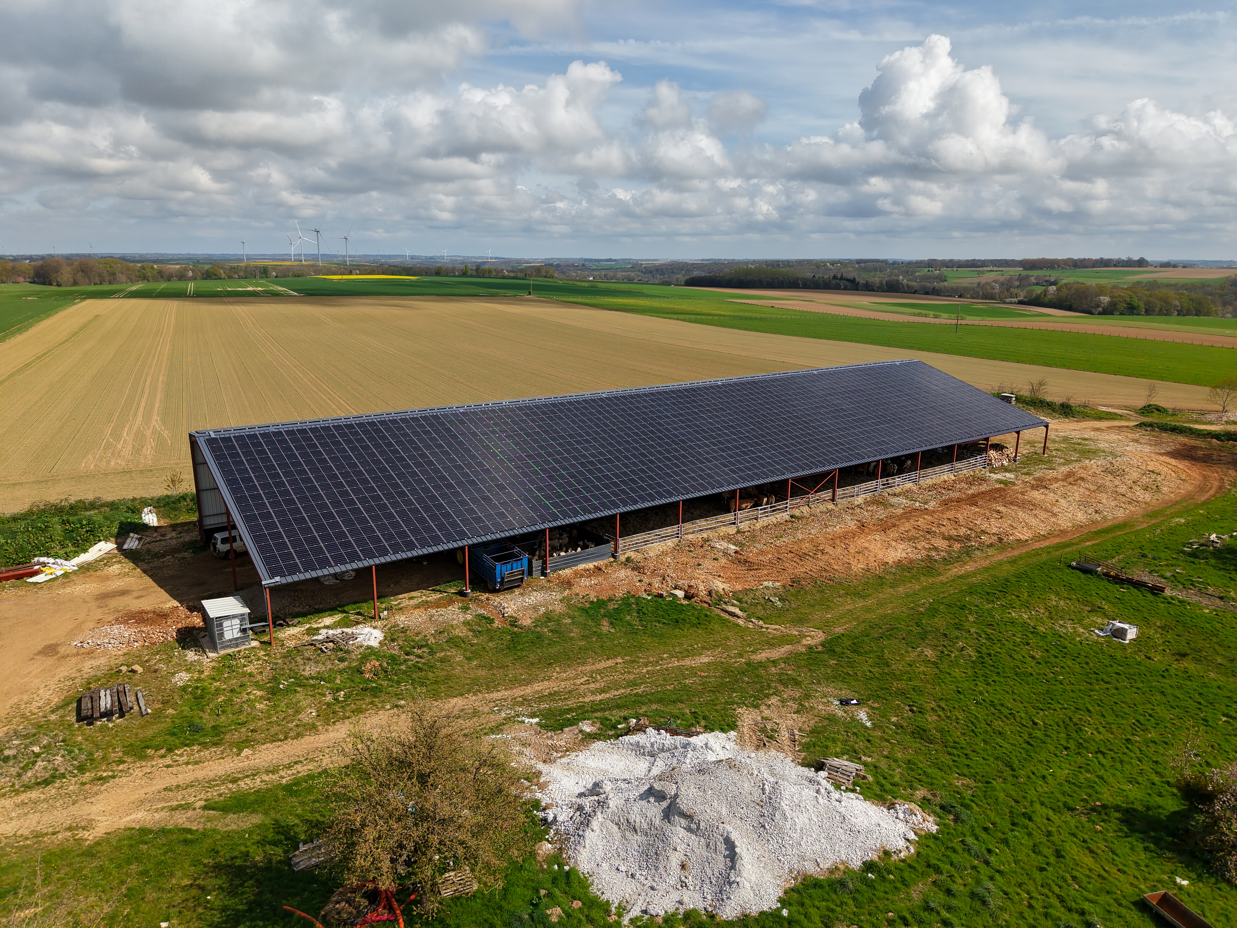 Hangar de stockage avec centrale solaire en toiture